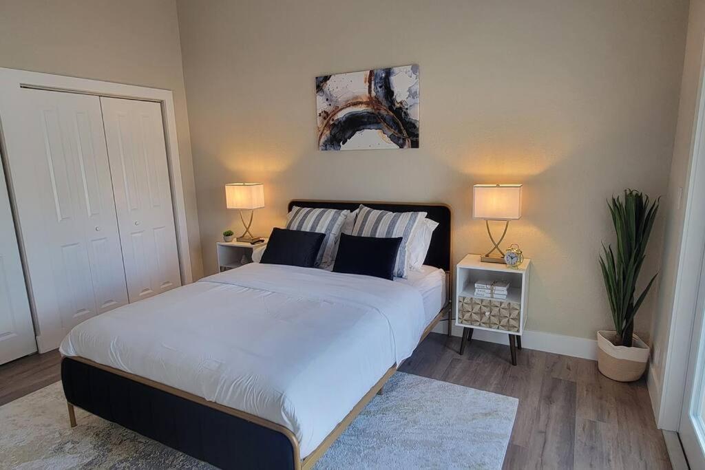 Alluring Luxury Oasis, Modern Comfort & Relaxation Wellington Exterior photo