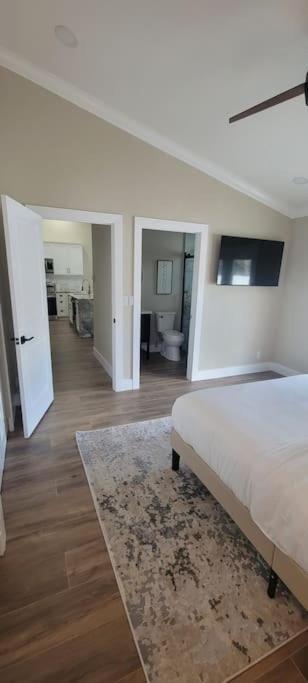 Alluring Luxury Oasis, Modern Comfort & Relaxation Wellington Exterior photo